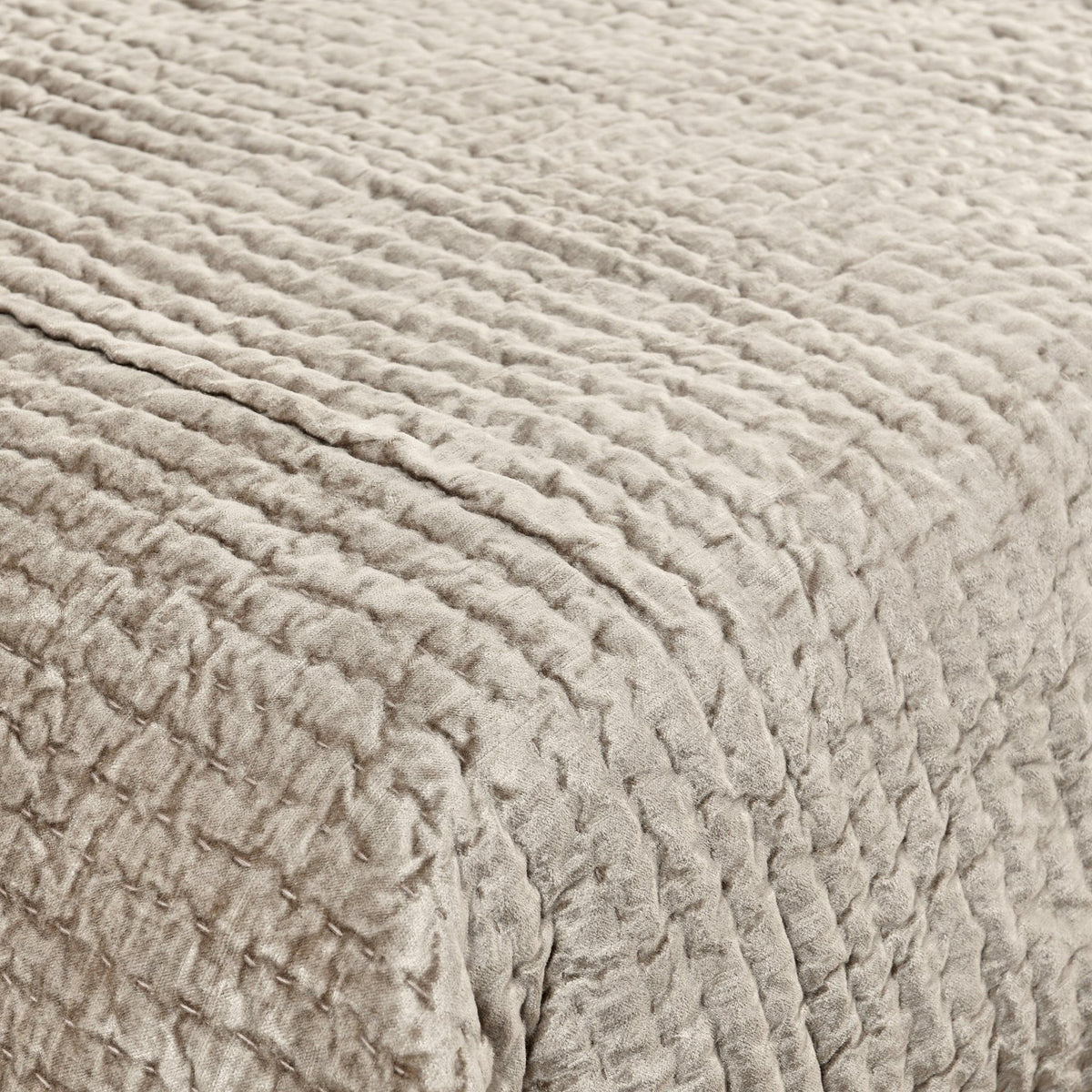 Bari - Velvet Quilt Set