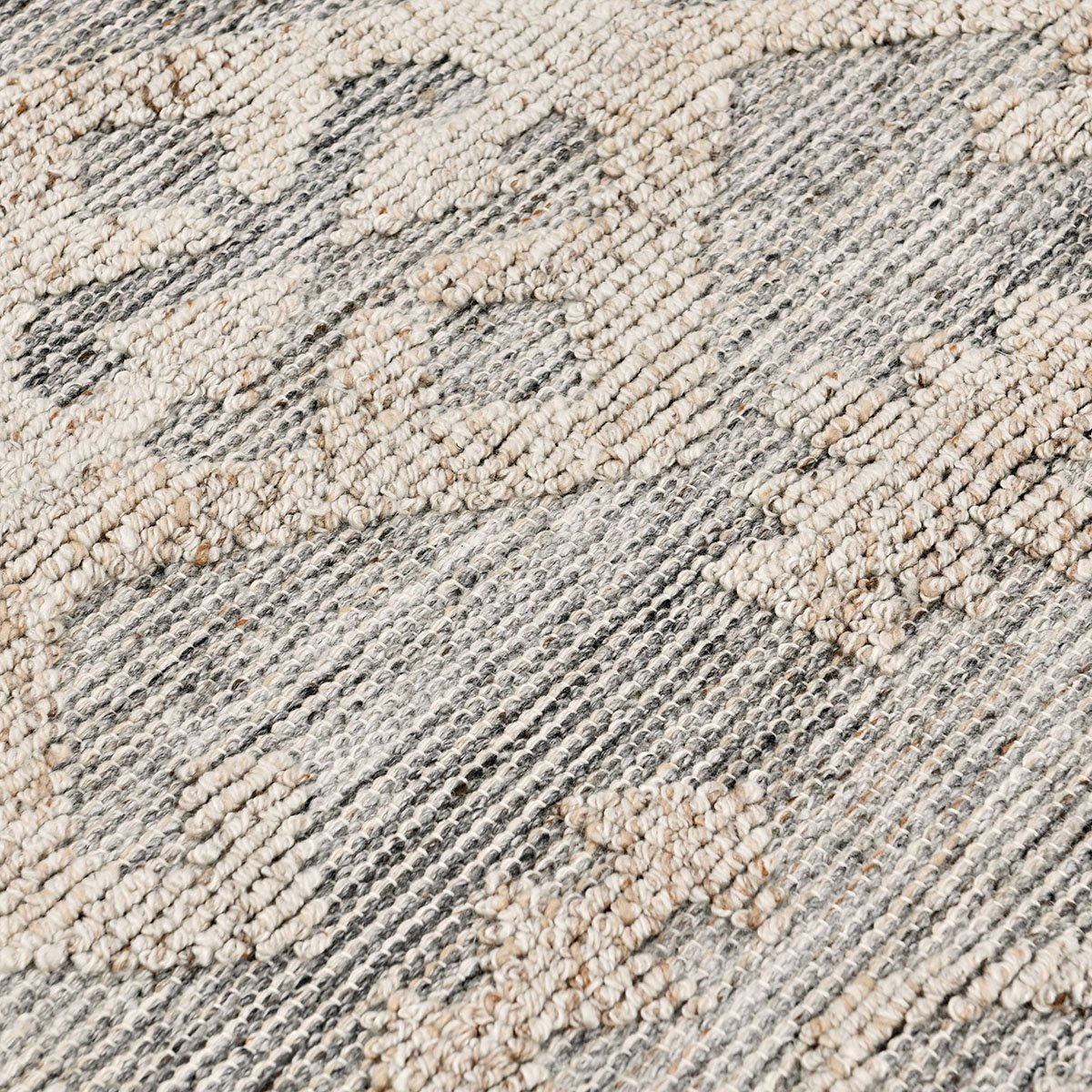 Mirage - Indoor/Outdoor Tundra Rug 2.6' x 8' - Multicolor