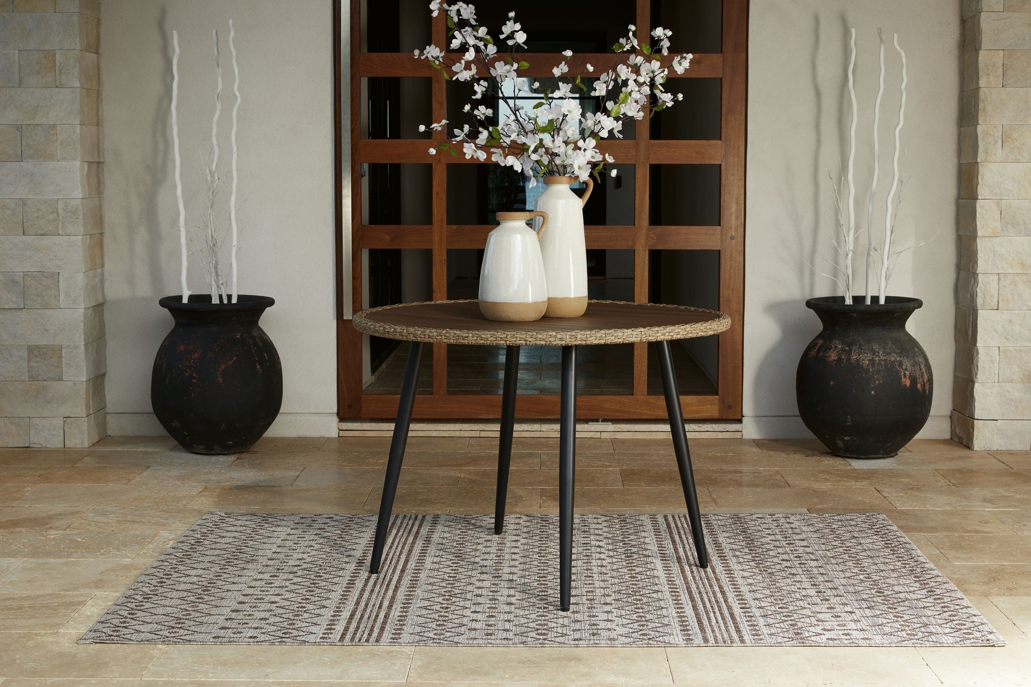 Amaris - Round Dining Table - Brown / Black