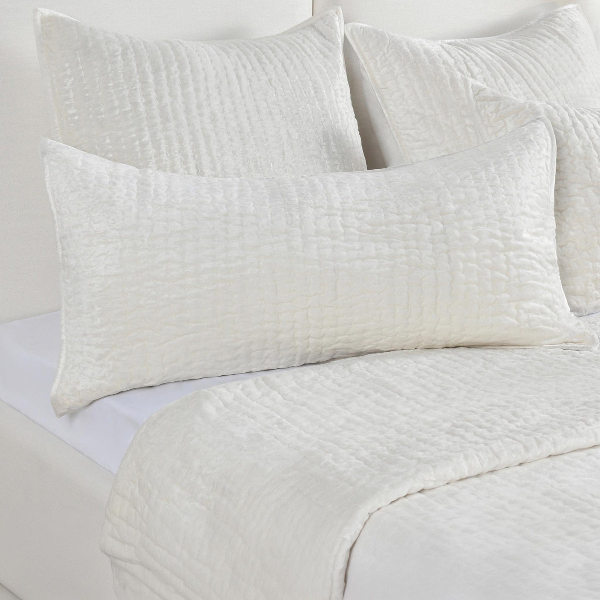 Bari - Velvet Quilt Set