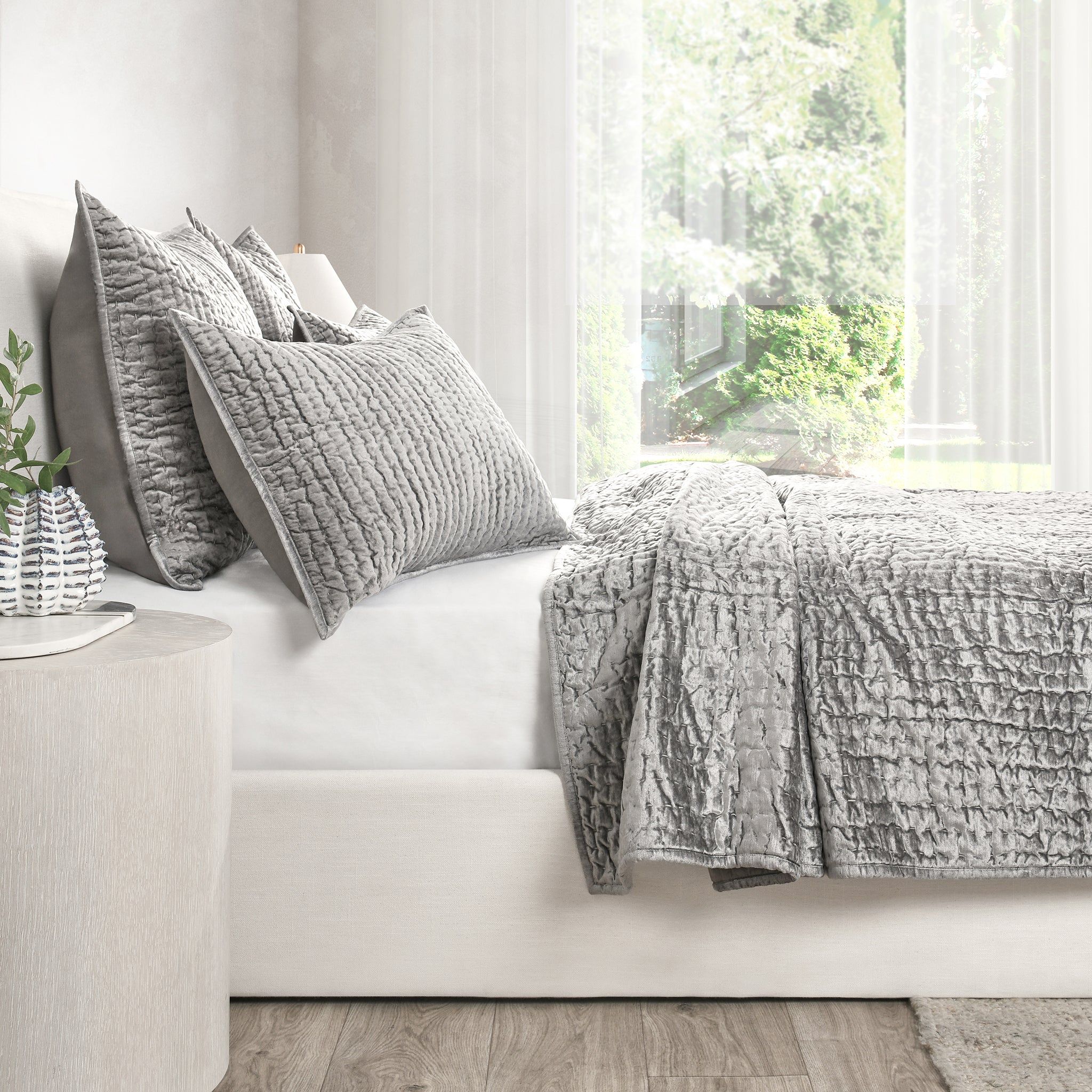 Bari - Velvet Quilt Set