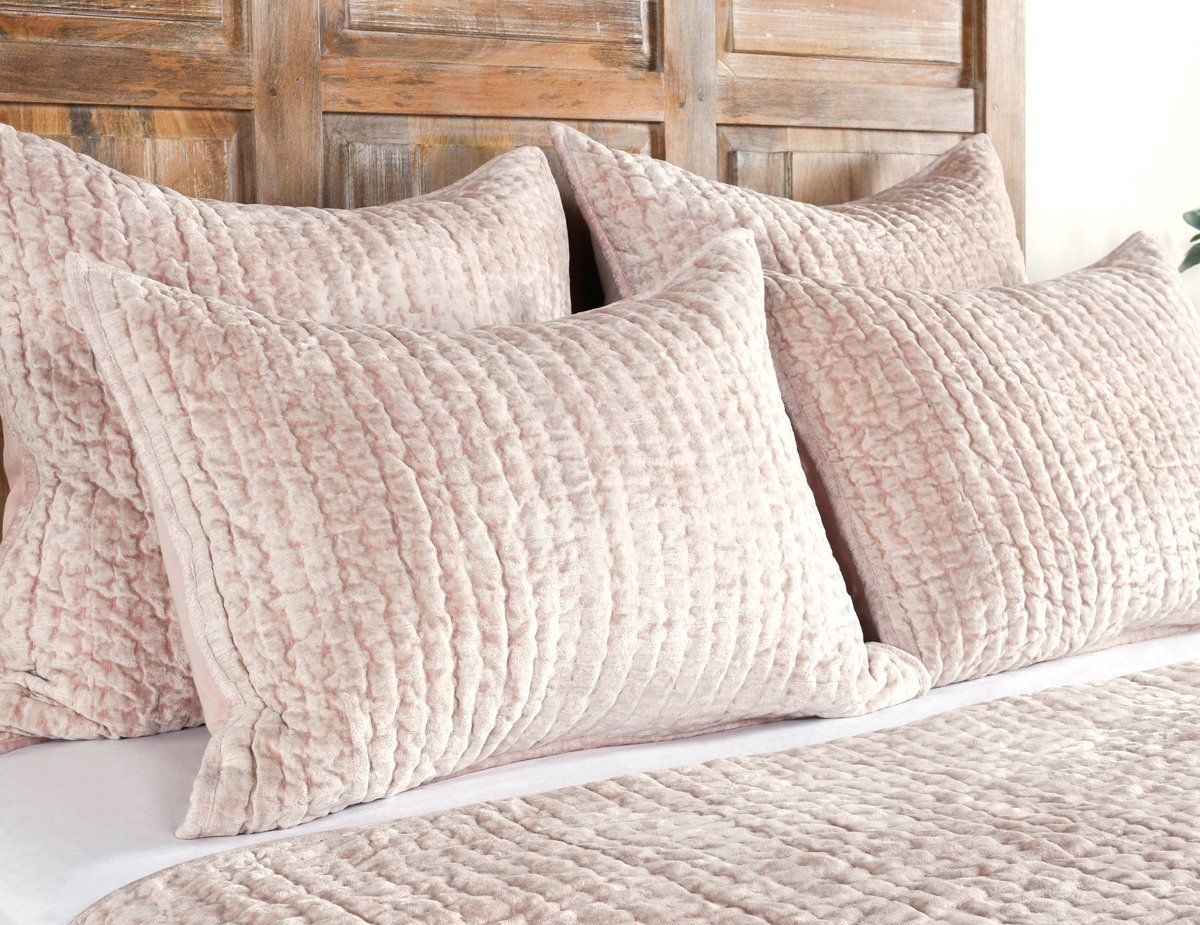 Bari - Velvet Quilt