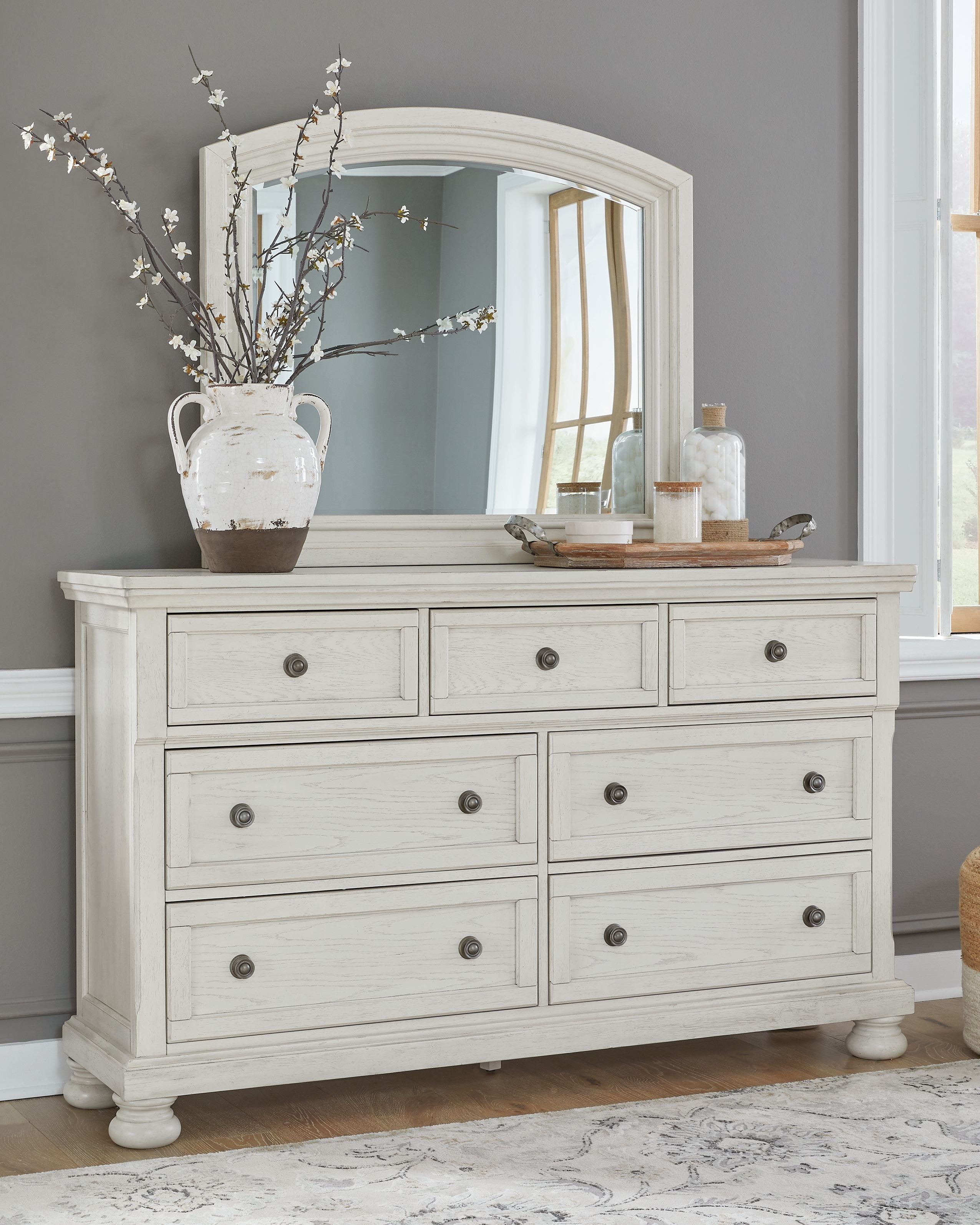 Robbinsdale - Antique White - Dresser, Mirror