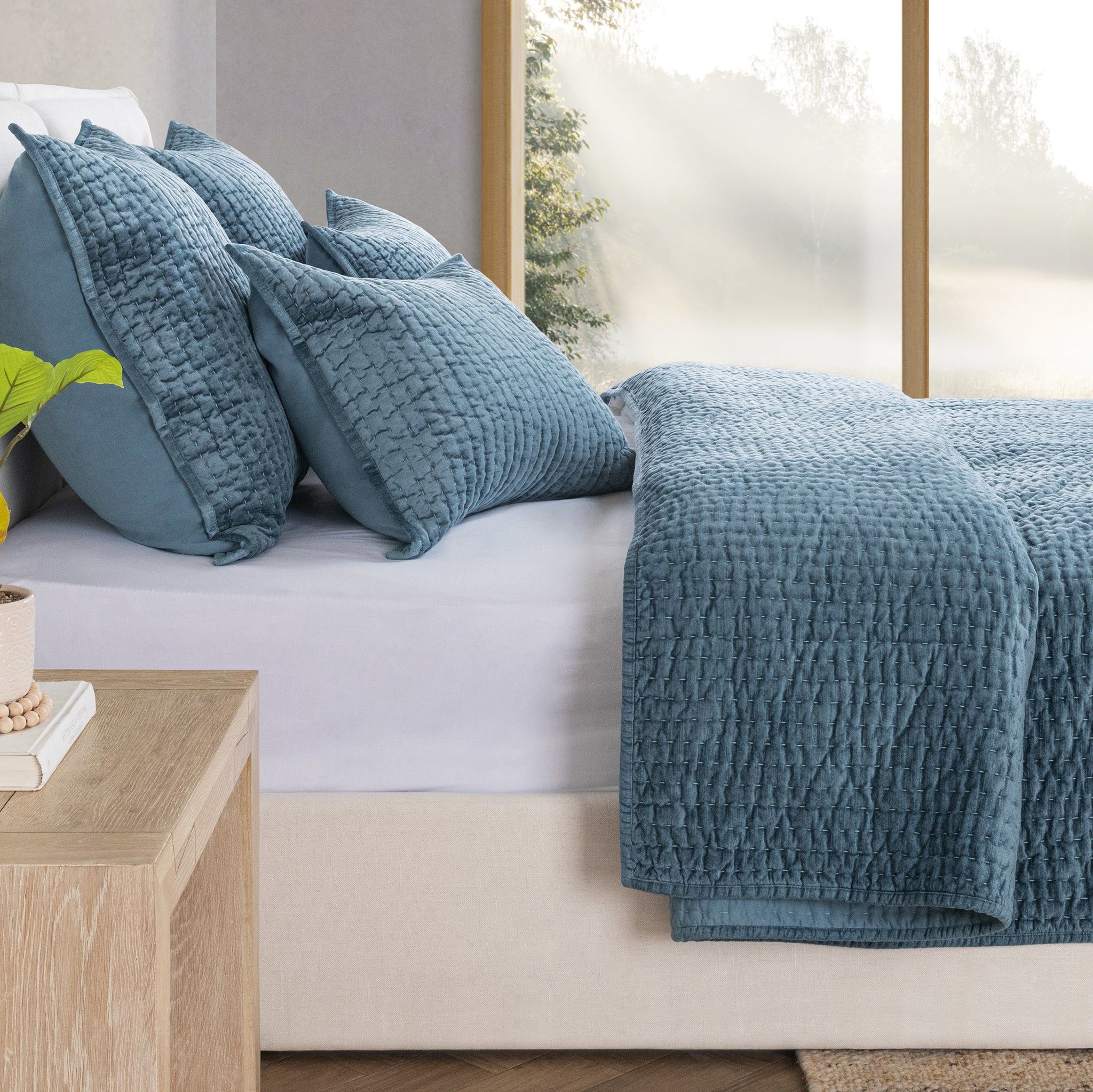 Bari - Velvet Quilt Set