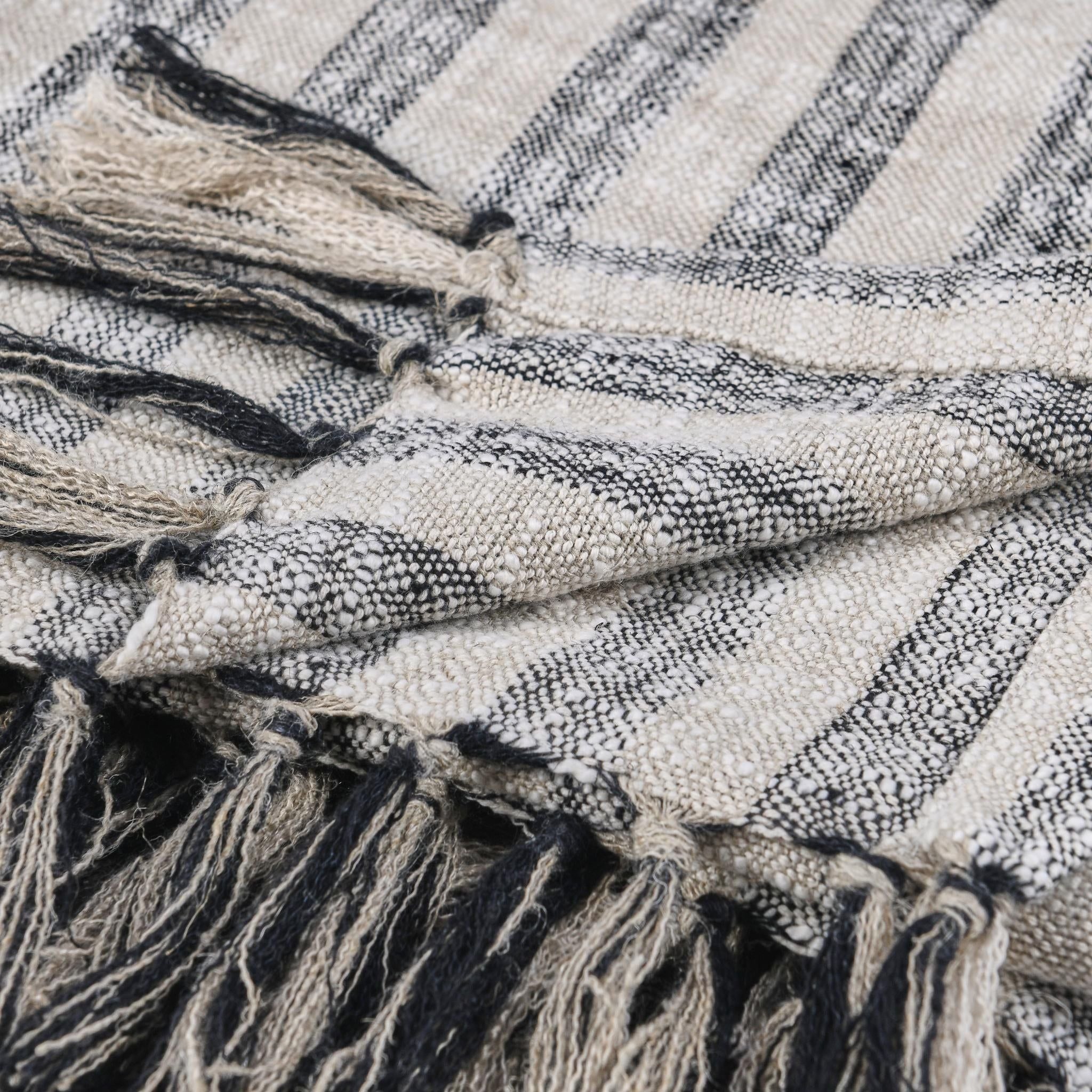 Linna - Throw - Natural / Black