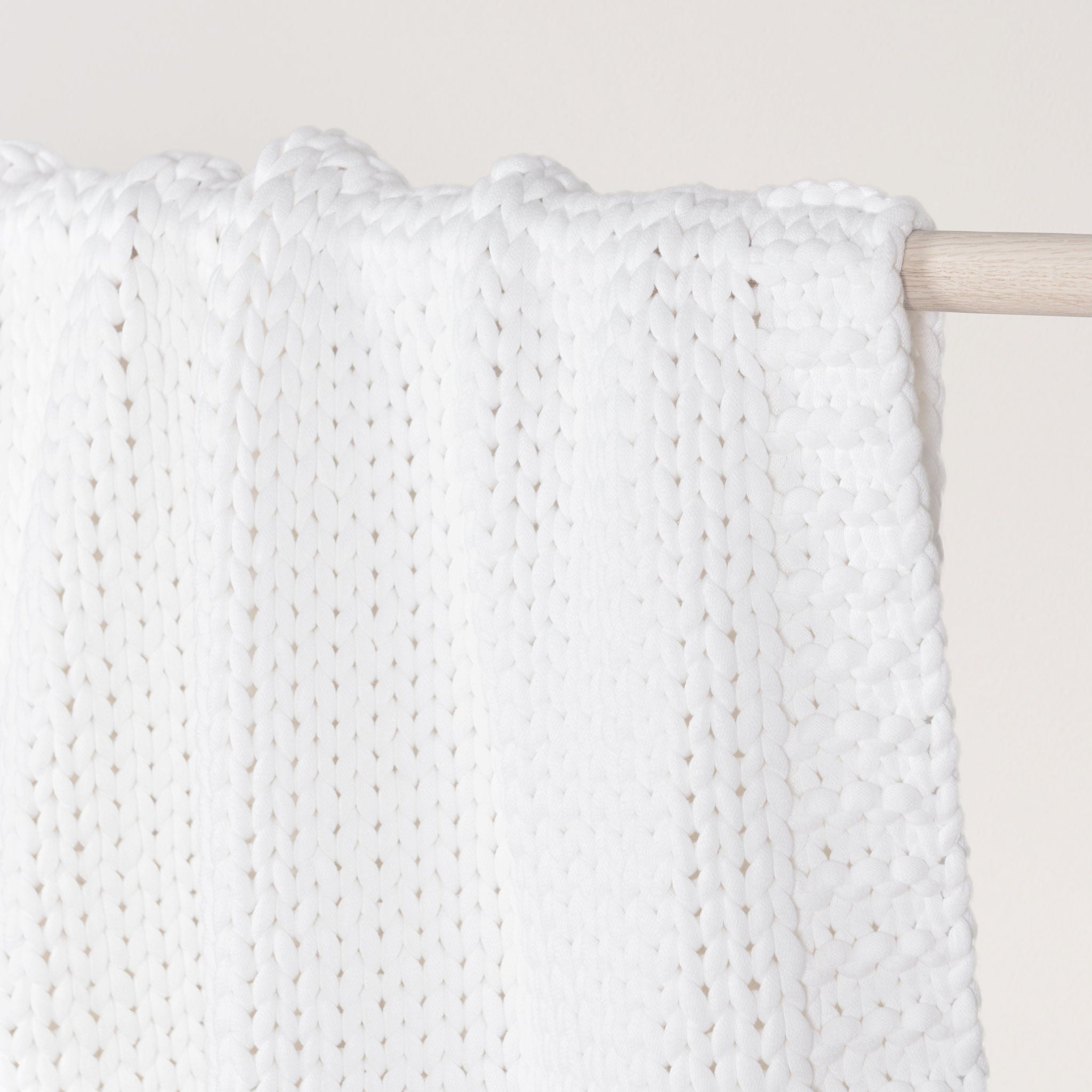 Dyne - 50" x 70" Throw - White