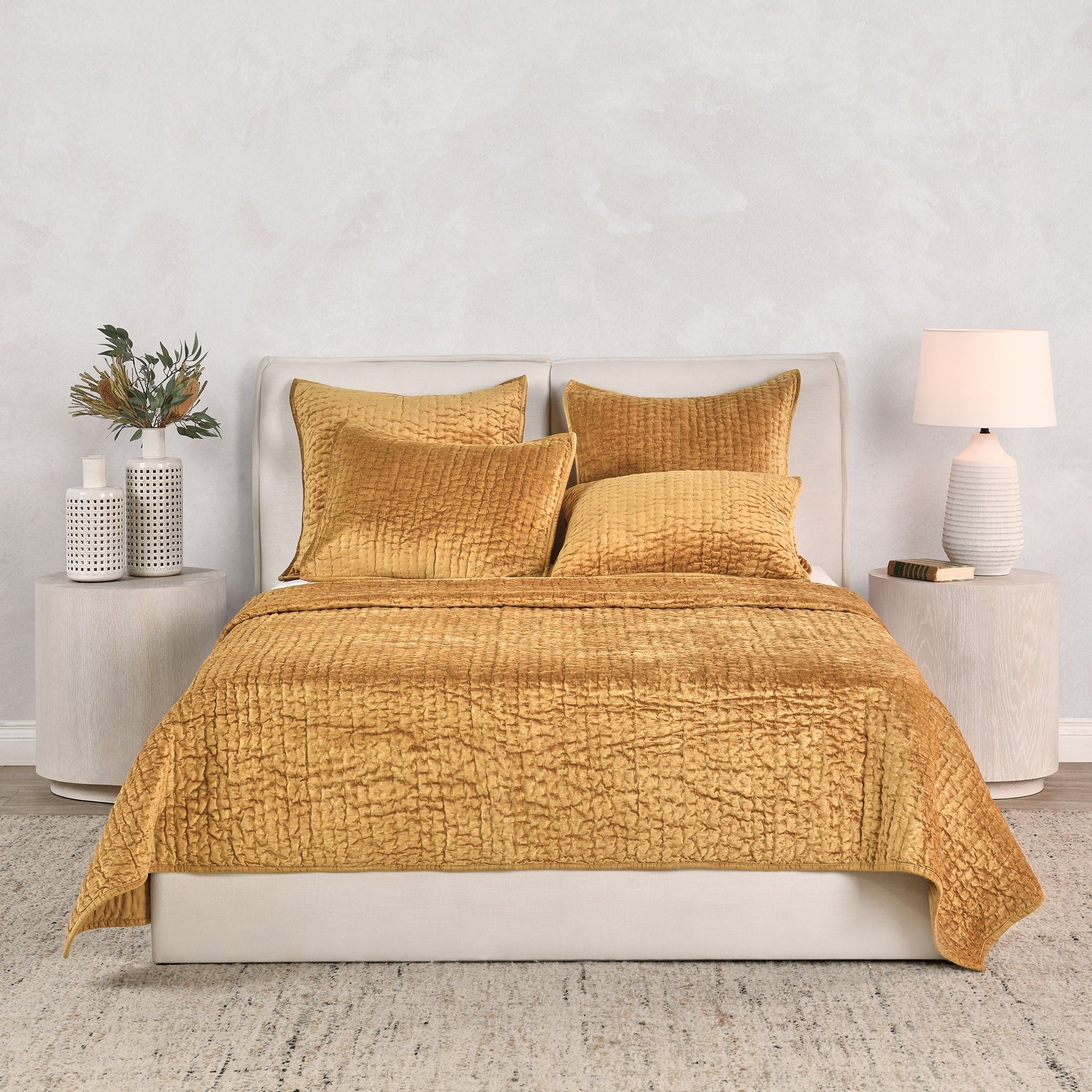 Bari - Velvet Quilt Set