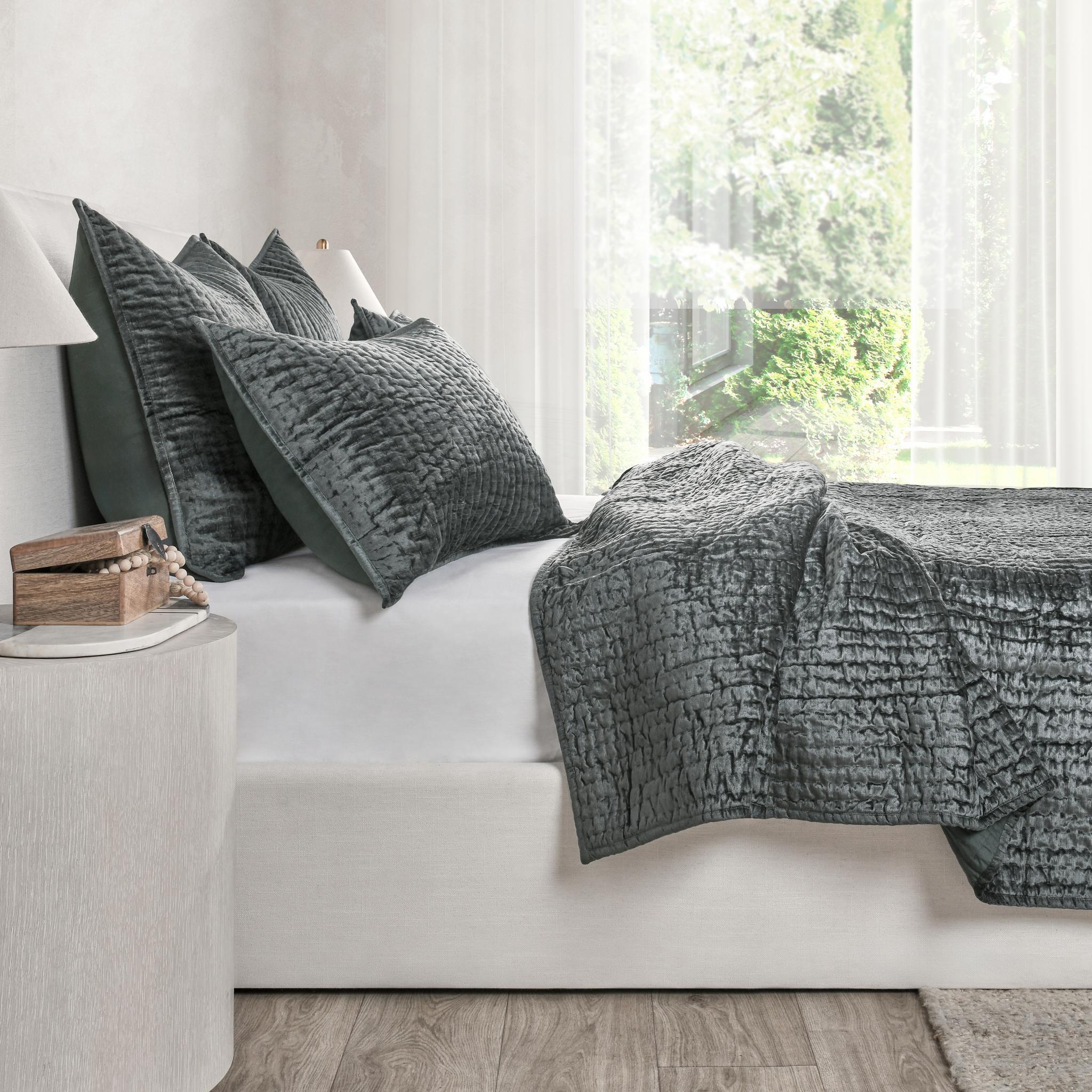 Bari - Velvet Quilt - Bay Green