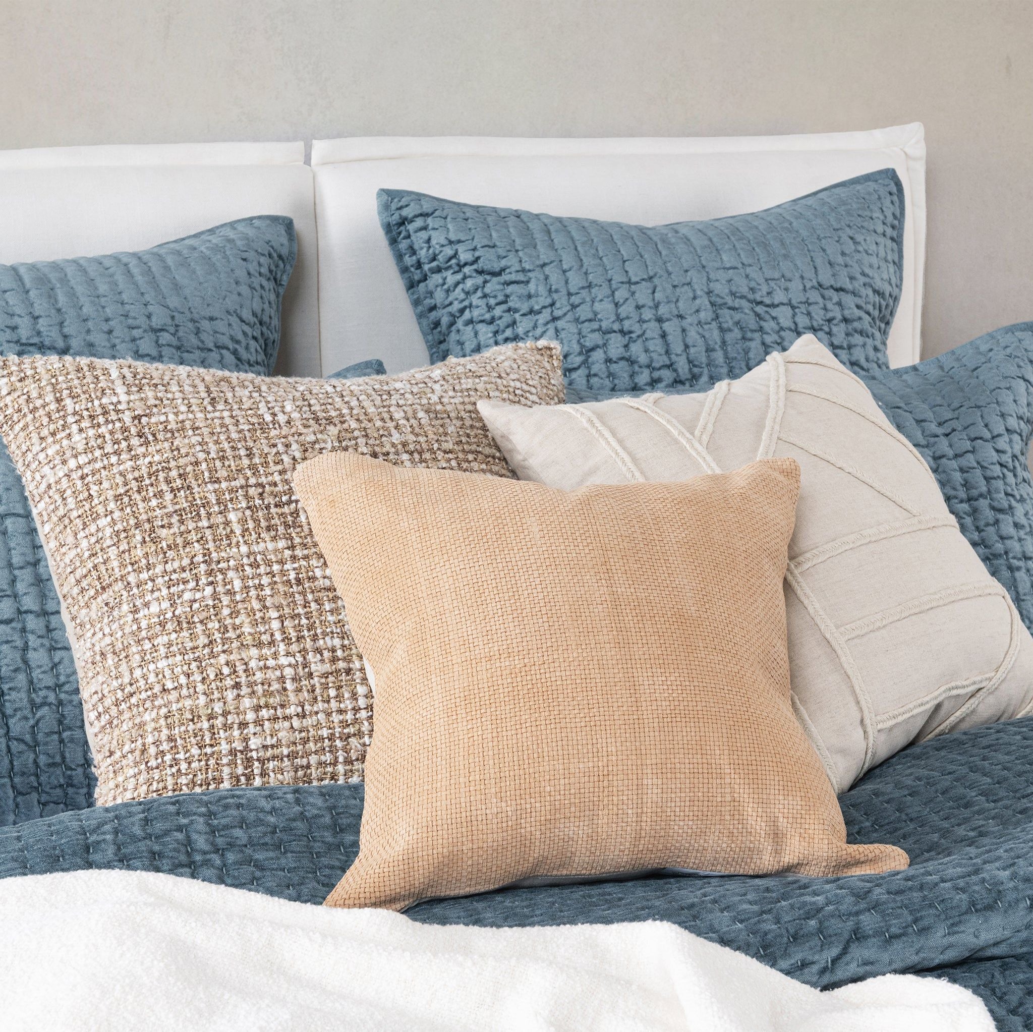 Bari - Velvet Quilt - Stone Blue