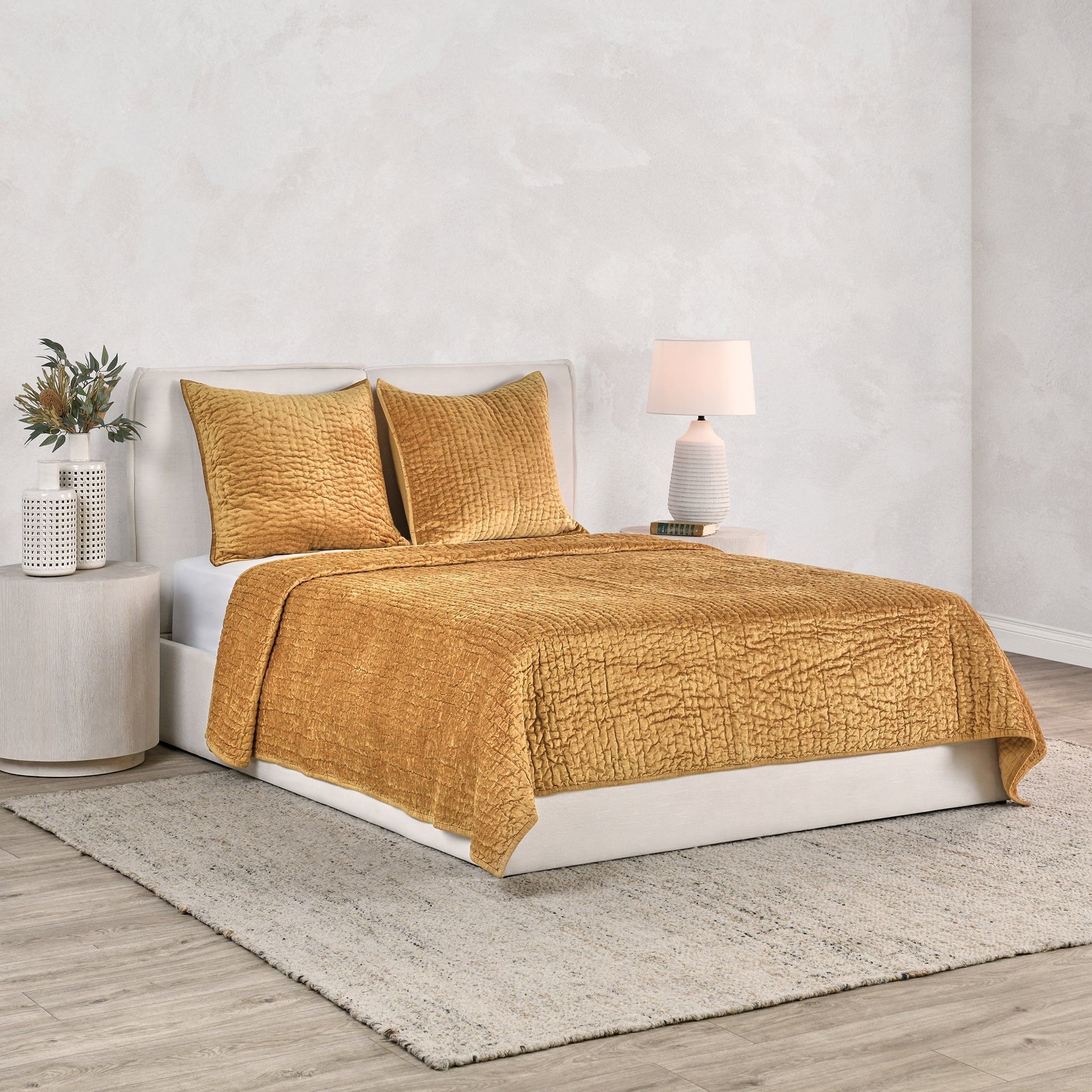 Bari - Velvet Quilt - Honey Gold